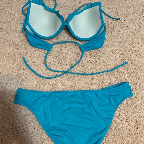 Victoria’s Secret bikini - Picture 4 of 4